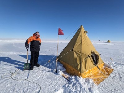 James McPhail putting up his Scott polar tent