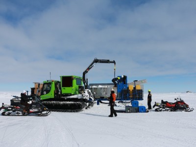 Offloading the hot water drill system<br />
