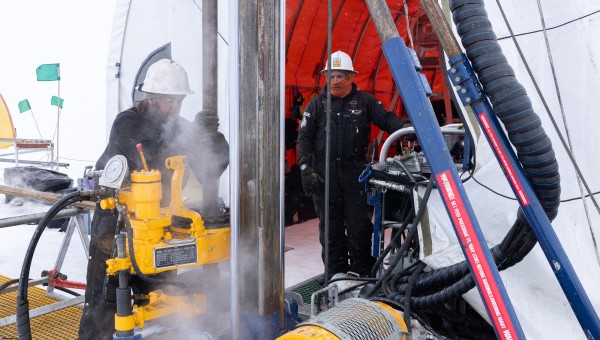 Antarctic expedition collects evidence that ice sheet melted during previous warm period